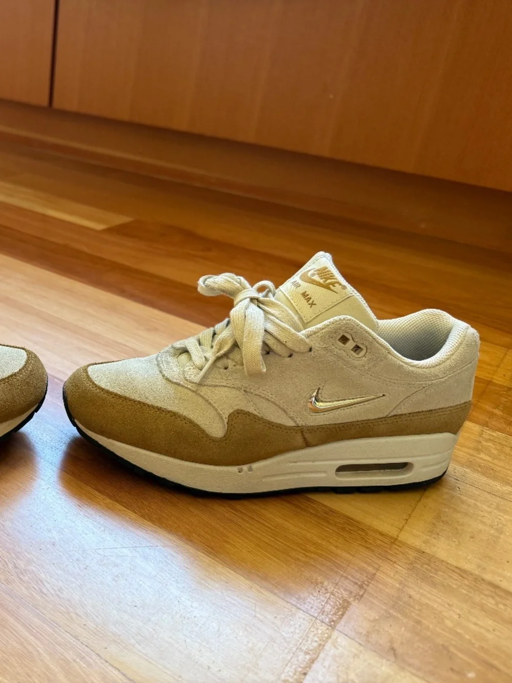 Air Max 1 Premium W’s 7 Cream/Beige colorway